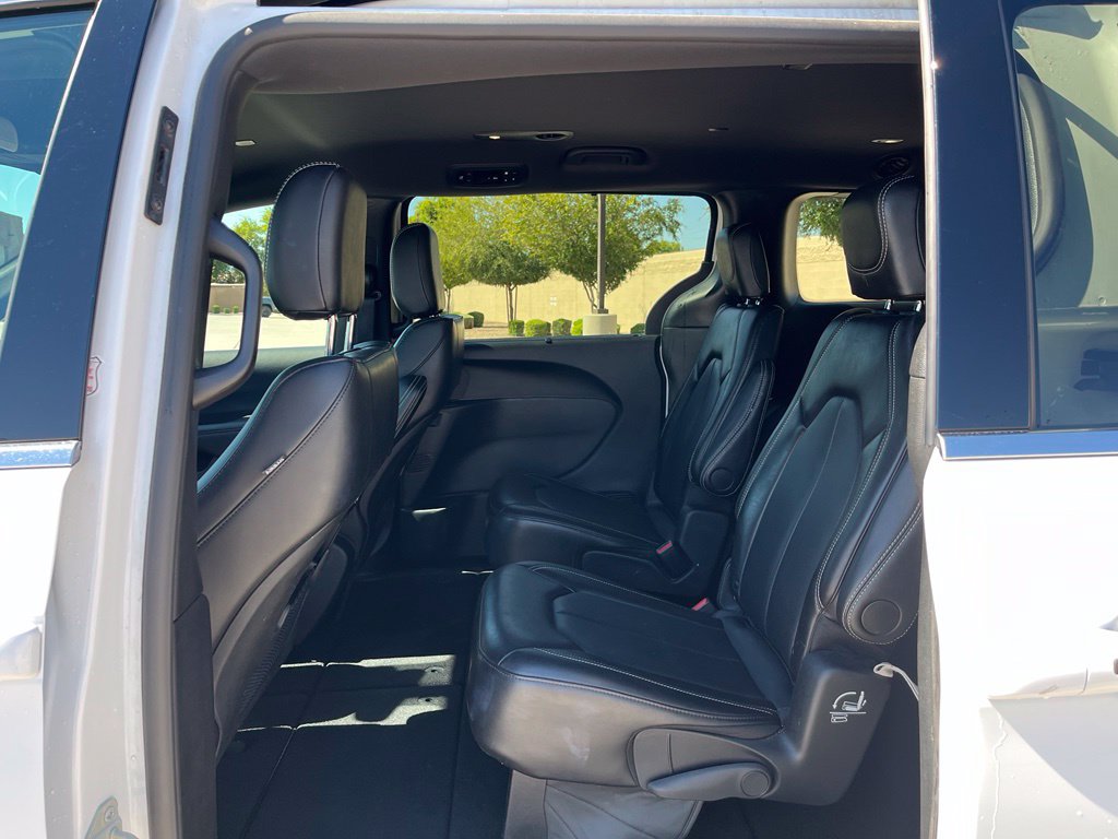 Certified 2025 Chrysler Pacifica Select FWD image 17