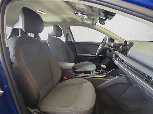 Used 2025 Kia K4 FWD image 18
