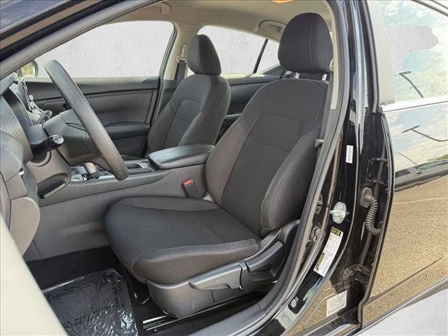 Used 2025 Nissan Sentra S FWD image 11