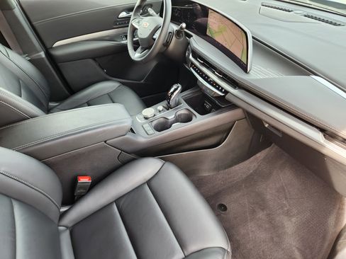 Used 2024 Cadillac XT4 Premium Luxury image 17