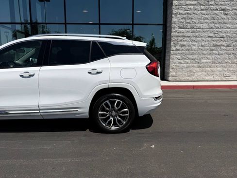 Used 2022 GMC Terrain Denali w/ Denali Premium Package AWD/4WD image 9