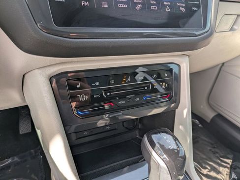 Used 2023 Volkswagen Tiguan SE w/ Panoramic Sunroof Package FWD image 22