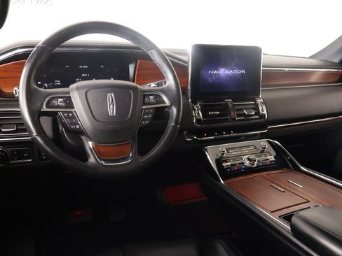 Used 2020 Lincoln Navigator Reserve w/ Equipment Group 208A Reserve AWD/4WD image 2