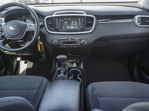 Used 2019 Kia Sorento AWD V6 image 15