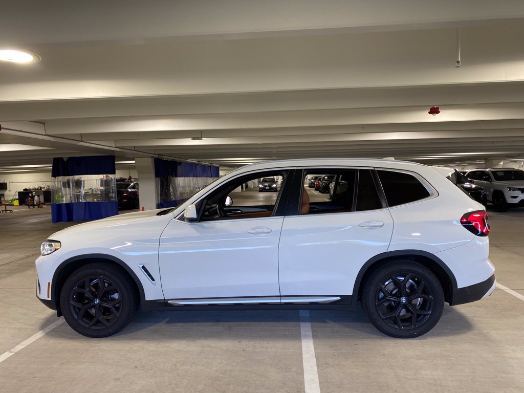 Used 2022 BMW X3 xDrive30i w/ Premium Package AWD/4WD image 2