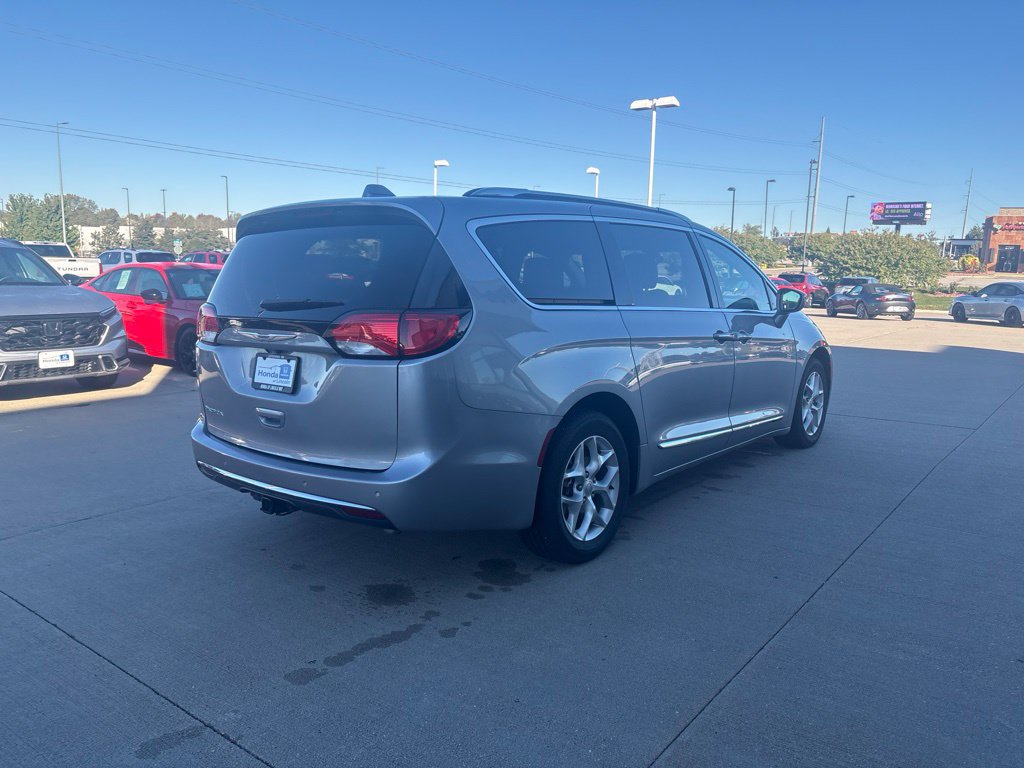 Used 2019 Chrysler Pacifica Touring-L Plus FWD image 5