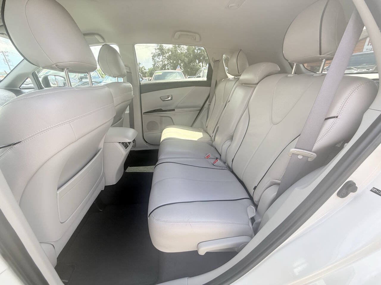 Used 2010 Toyota Venza FWD image 13