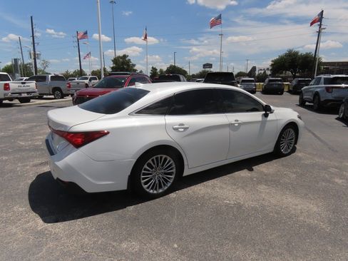 Used 2022 Toyota Avalon Limited w/ Advanced Safety Package FWD image 9