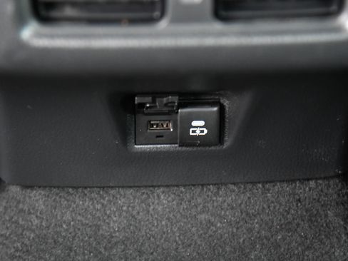 Used 2025 Toyota Camry LE image 39