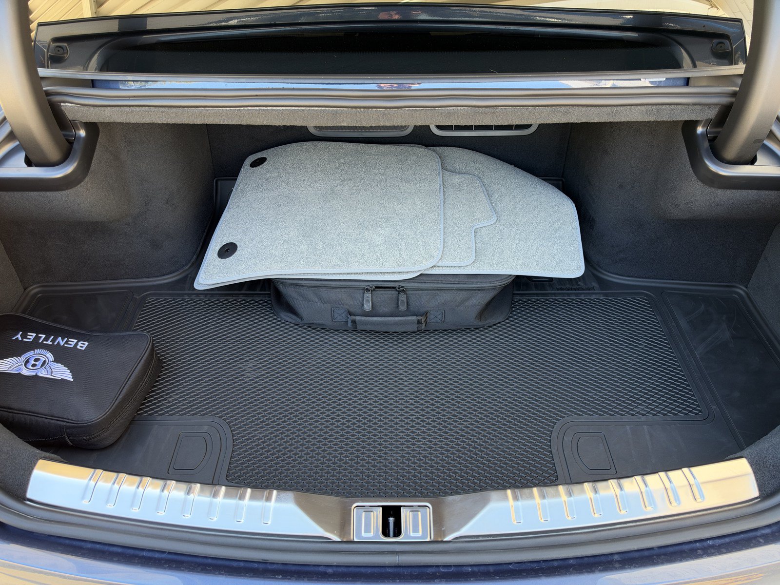 Certified 2025 Bentley Flying Spur Plug-In Hybrid AWD/4WD image 42