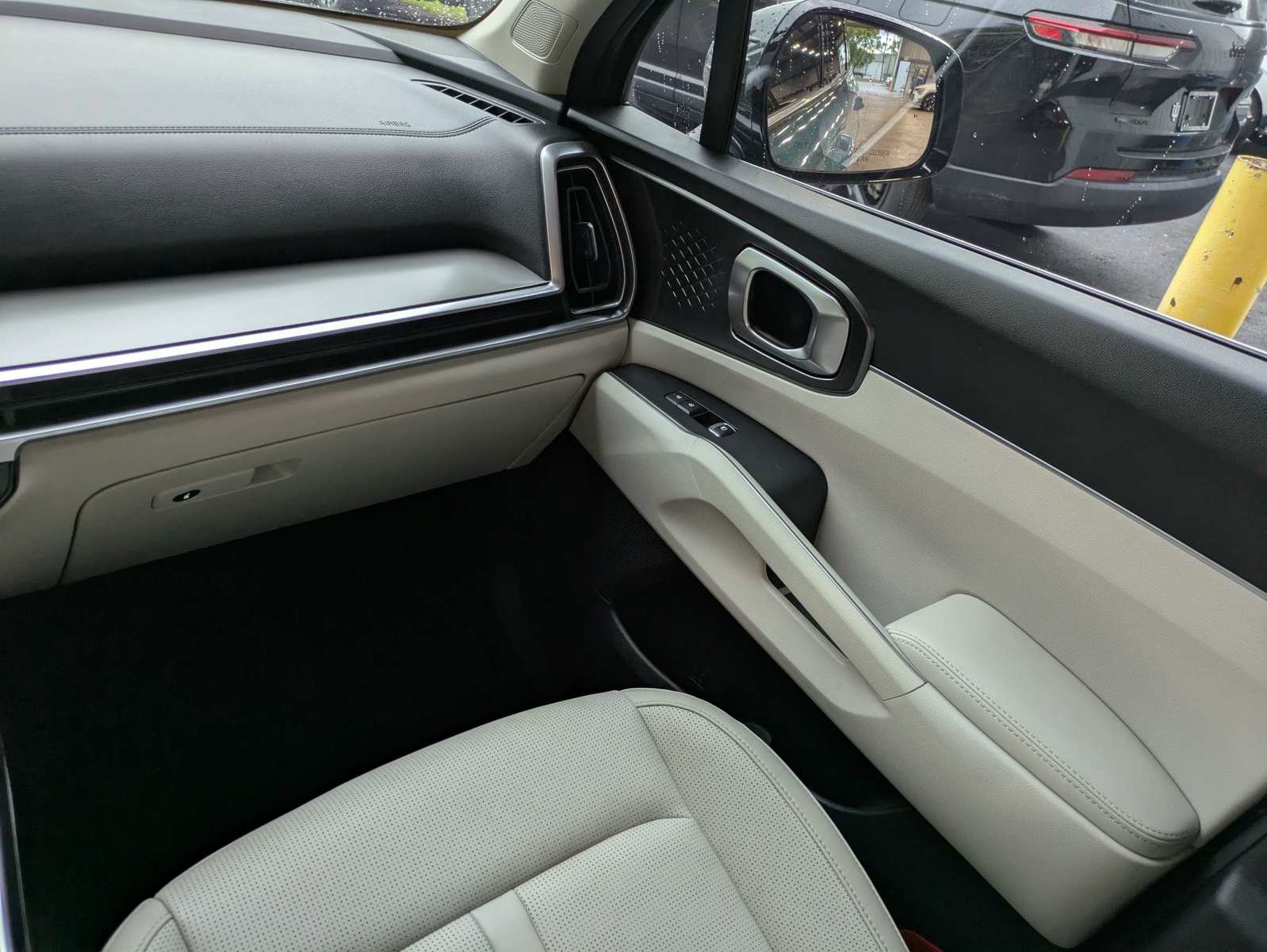 Certified 2025 Kia Sorento EX w/ EX Panoramic Sunroof Package FWD image 14