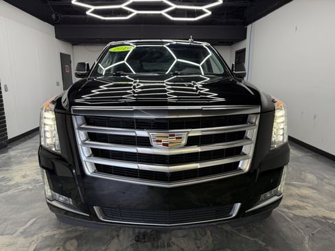 Used 2019 Cadillac Escalade Luxury image 7