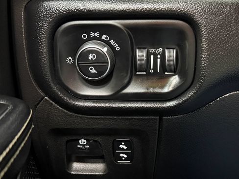 Used 2019 RAM 1500 Sport w/ Advanced Safety Group AWD/4WD image 31