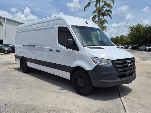 Used 2026 Mercedes-Benz Sprinter 2500 image 3