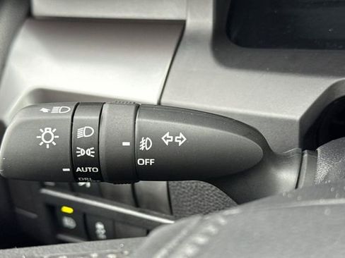 Used 2025 Toyota Tacoma SR5 image 37