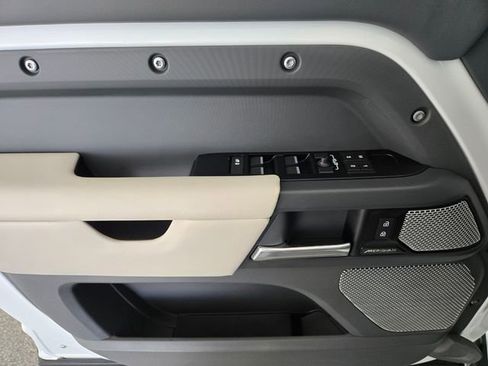 Used 2024 Land Rover Defender 130 X-Dynamic SE image 21