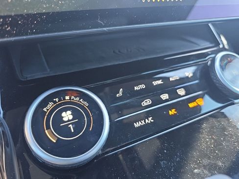 Used 2023 Land Rover Range Rover Sport SE Dynamic image 37