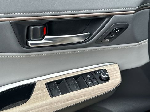 Used 2022 Toyota Venza Limited image 20