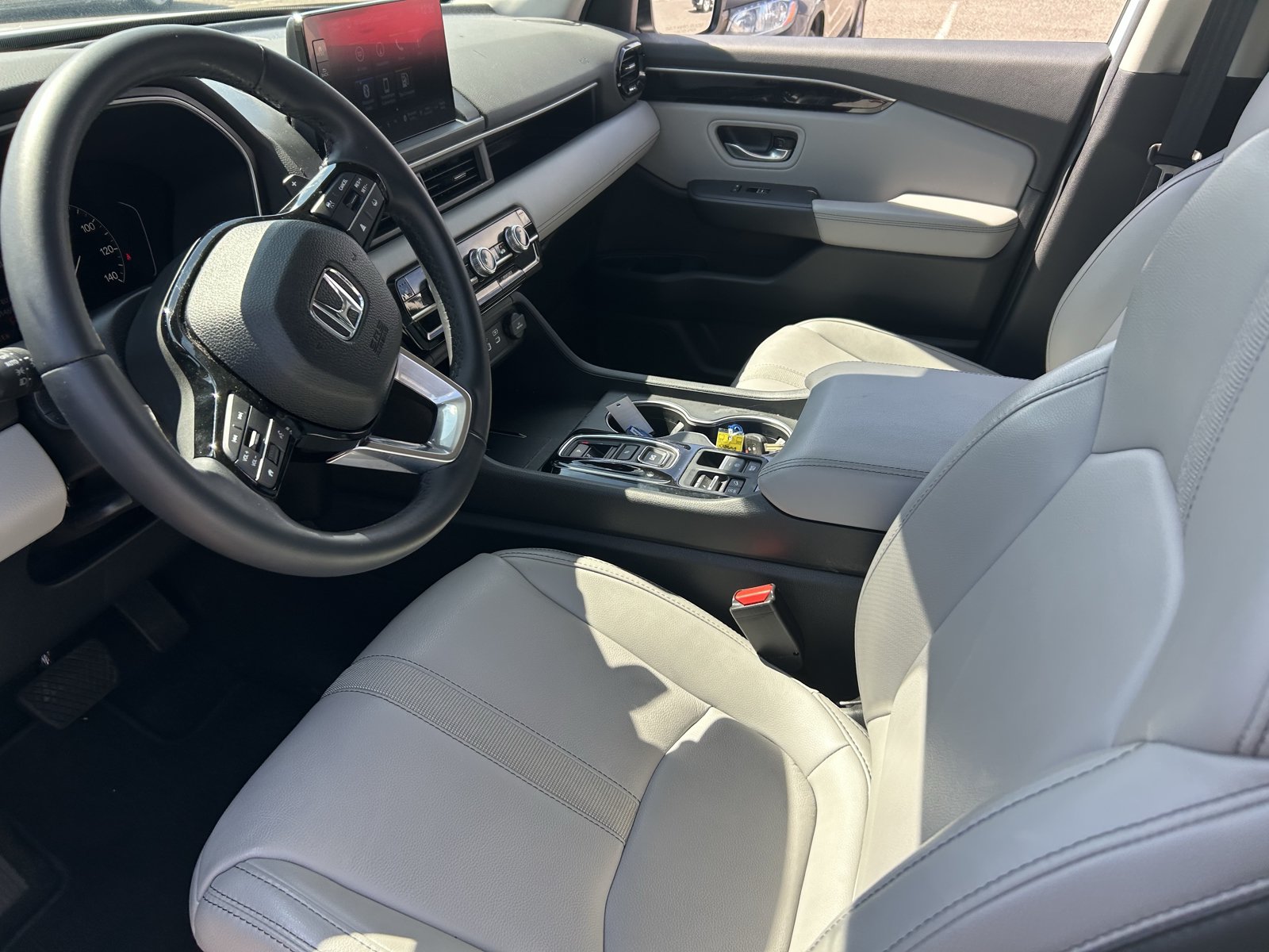 Used 2025 Honda Pilot Touring image 14
