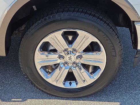 Used 2018 Ford F150 King Ranch w/ Equipment Group 601A Luxury AWD/4WD image 7