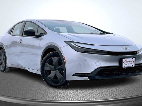 Used 2025 Toyota Prius LE image 12