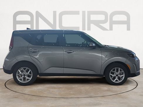 Certified 2025 Kia Soul LX w/ LX Technology Package FWD image 9