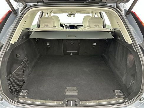 Certified 2023 Volvo XC60 B5 Ultimate w/ Climate Package image 24