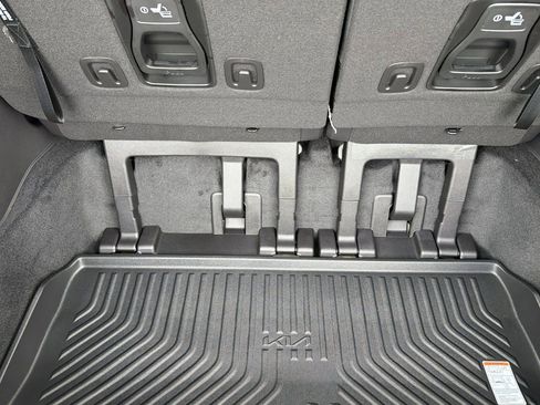 New 2026 Kia Carnival LX image 14