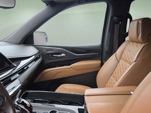 Used 2022 Cadillac Escalade ESV Premium Luxury image 21