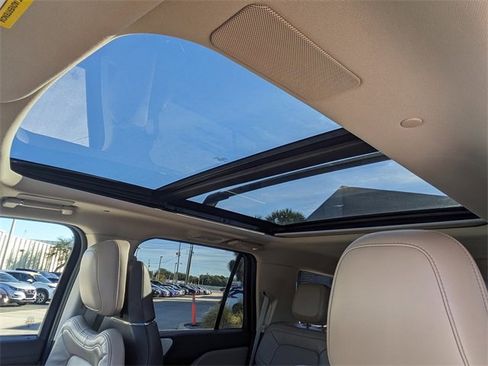 Used 2022 Lincoln Navigator Reserve image 25