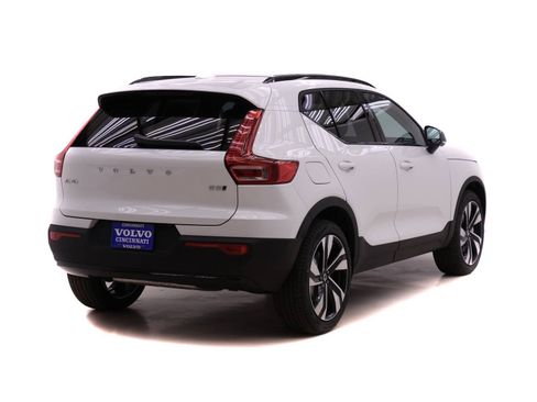 New 2026 Volvo XC40 B5 Plus w/ Climate Package image 4