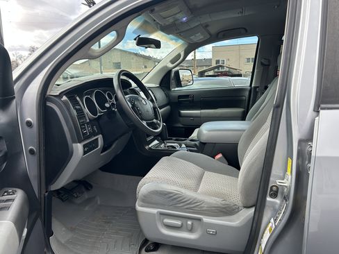 Used 2010 Toyota Tundra 4x4 CrewMax image 12