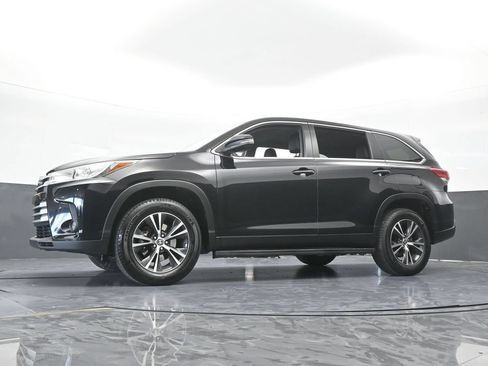 Used 2019 Toyota Highlander Plus FWD image 60