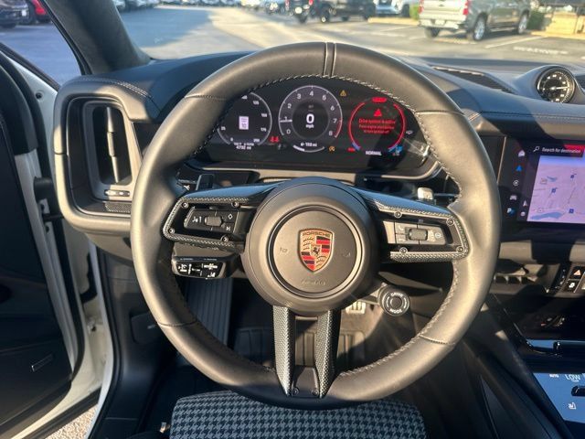 Used 2025 Porsche Cayenne GTS AWD/4WD image 21
