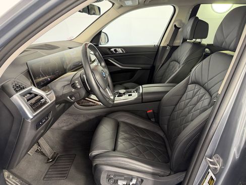 Used 2025 BMW X7 xDrive40i AWD/4WD image 5