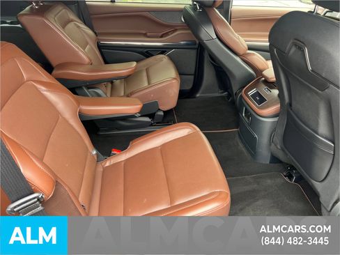 Used 2025 Lincoln Navigator Reserve AWD/4WD image 17