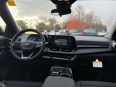 New 2026 Chevrolet Equinox LT w/ Convenience Package II image 11