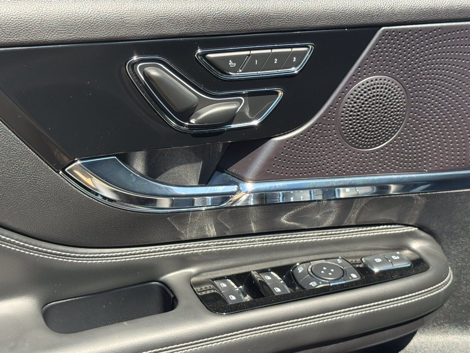 Used 2025 Lincoln Corsair FWD image 11