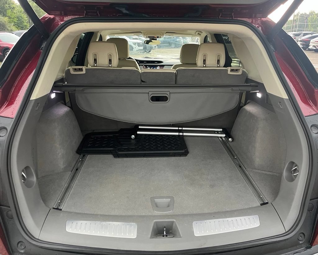 Used 2018 Cadillac XT5 Luxury w/ Driver Awareness Package FWD image 11