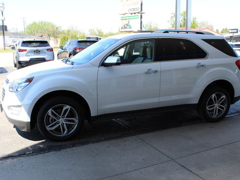 Used 2017 Chevrolet Equinox Premier w/ Enhanced Convenience Package AWD/4WD image 9