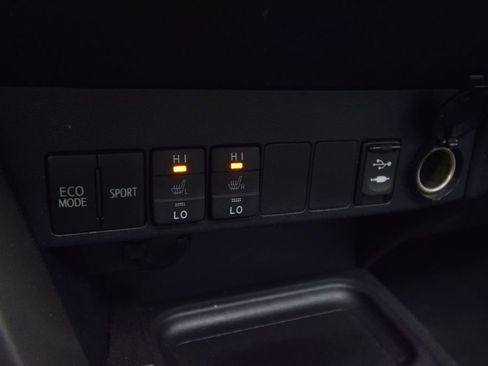 Used 2018 Toyota RAV4 Limited image 33