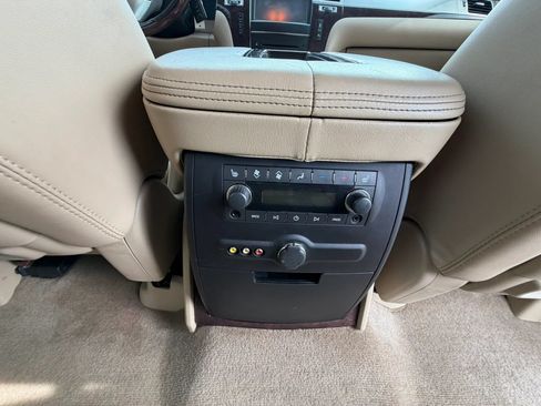 Used 2013 Cadillac Escalade Luxury AWD/4WD image 35
