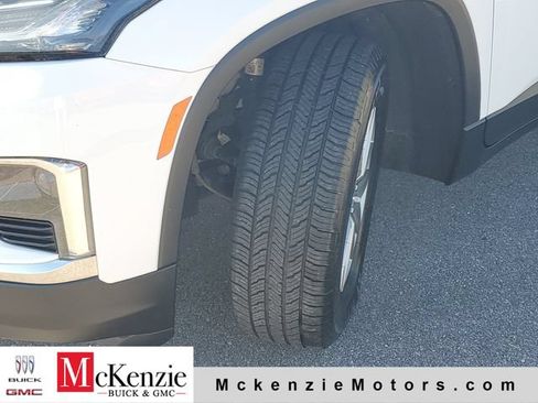 Used 2022 Chevrolet Traverse LT FWD image 34