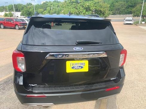 Used 2022 Ford Explorer XLT w/ Equipment Group 202A image 5