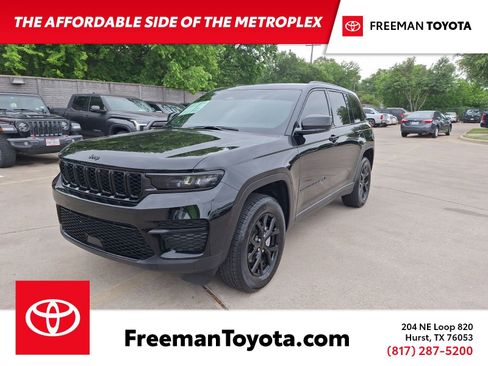 Used 2025 Jeep Grand Cherokee Altitude AWD/4WD image 1