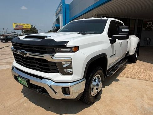 Used 2024 Chevrolet Silverado 3500 LT w/ Convenience Package AWD/4WD image 5