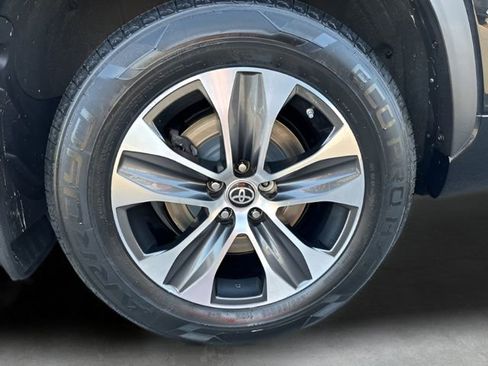 Used 2023 Toyota Highlander XLE AWD/4WD image 43