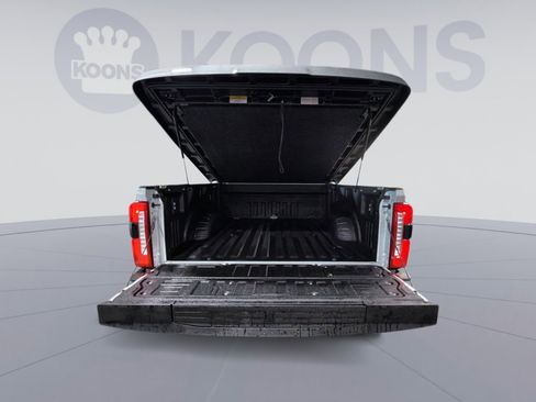 New 2026 Ford F250 Lariat w/ Black Appearance Package image 31