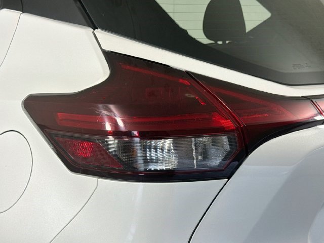 Used 2023 Nissan Kicks SV FWD image 35