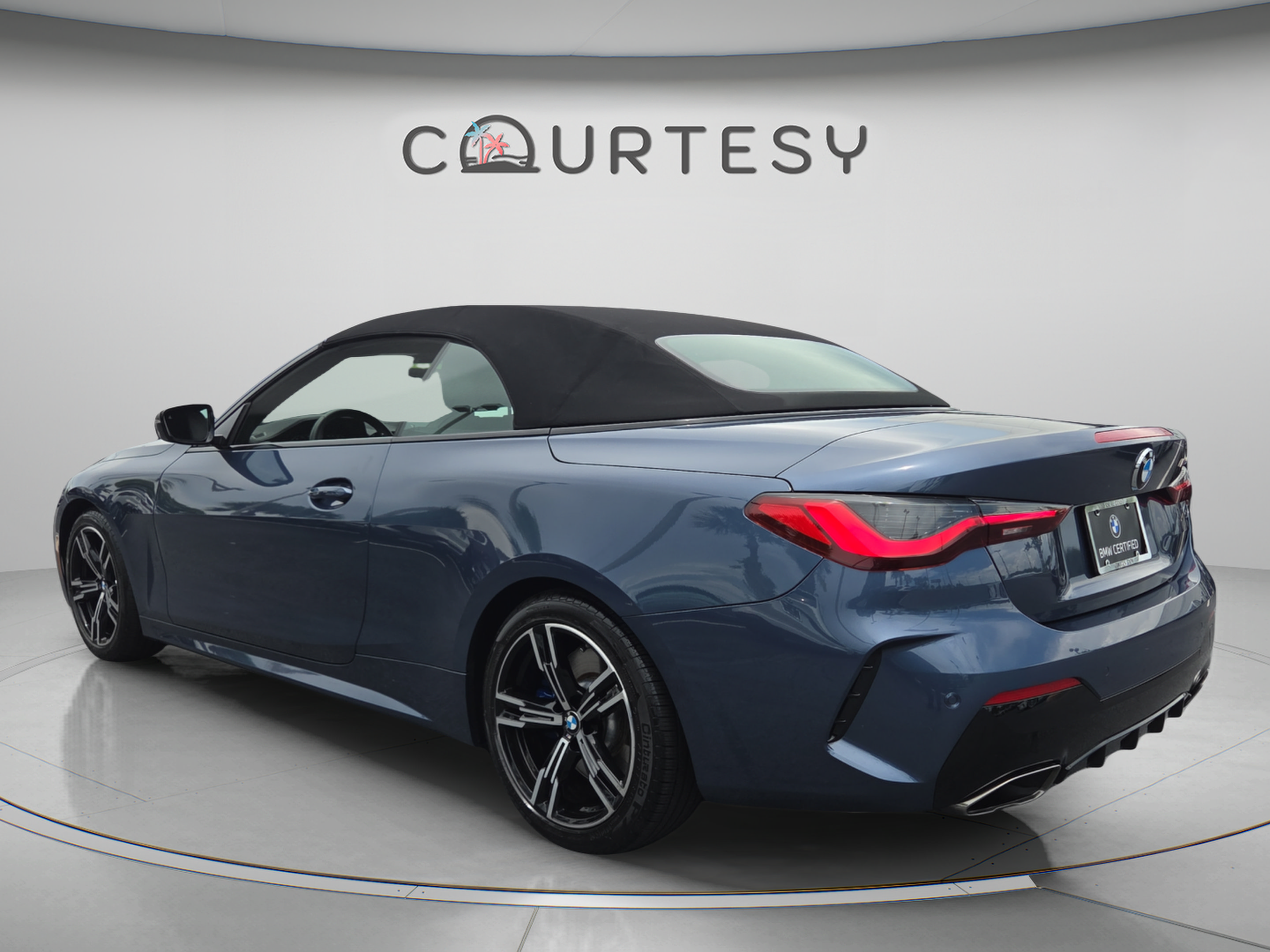 Used 2022 BMW M440i Convertible w/ Premium Package RWD image 3